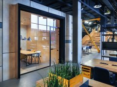 <strong>这是正在拆修前公</strong>